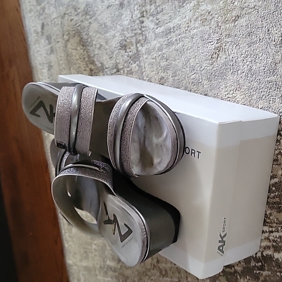 AK Anne Klein Sport Silver Slip On Sandals Size 8 - Picture 10 of 11